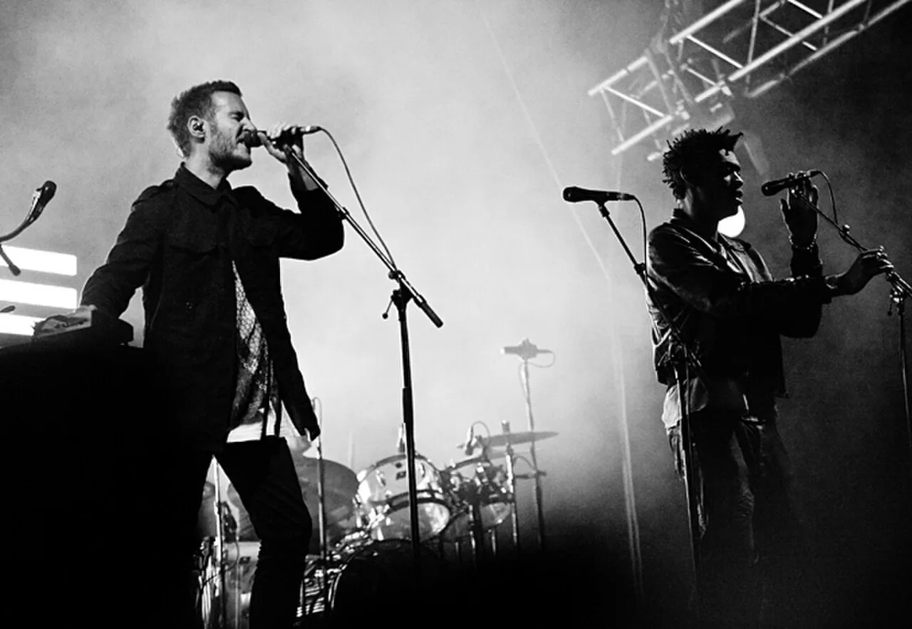 2010 年 Massive Attack 在聖彼得堡演出